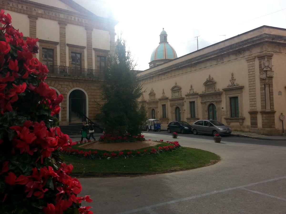 Liz House Lejlighed Caltagirone Eksteriør billede