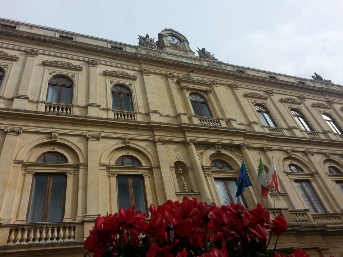 Liz House Lejlighed Caltagirone Eksteriør billede
